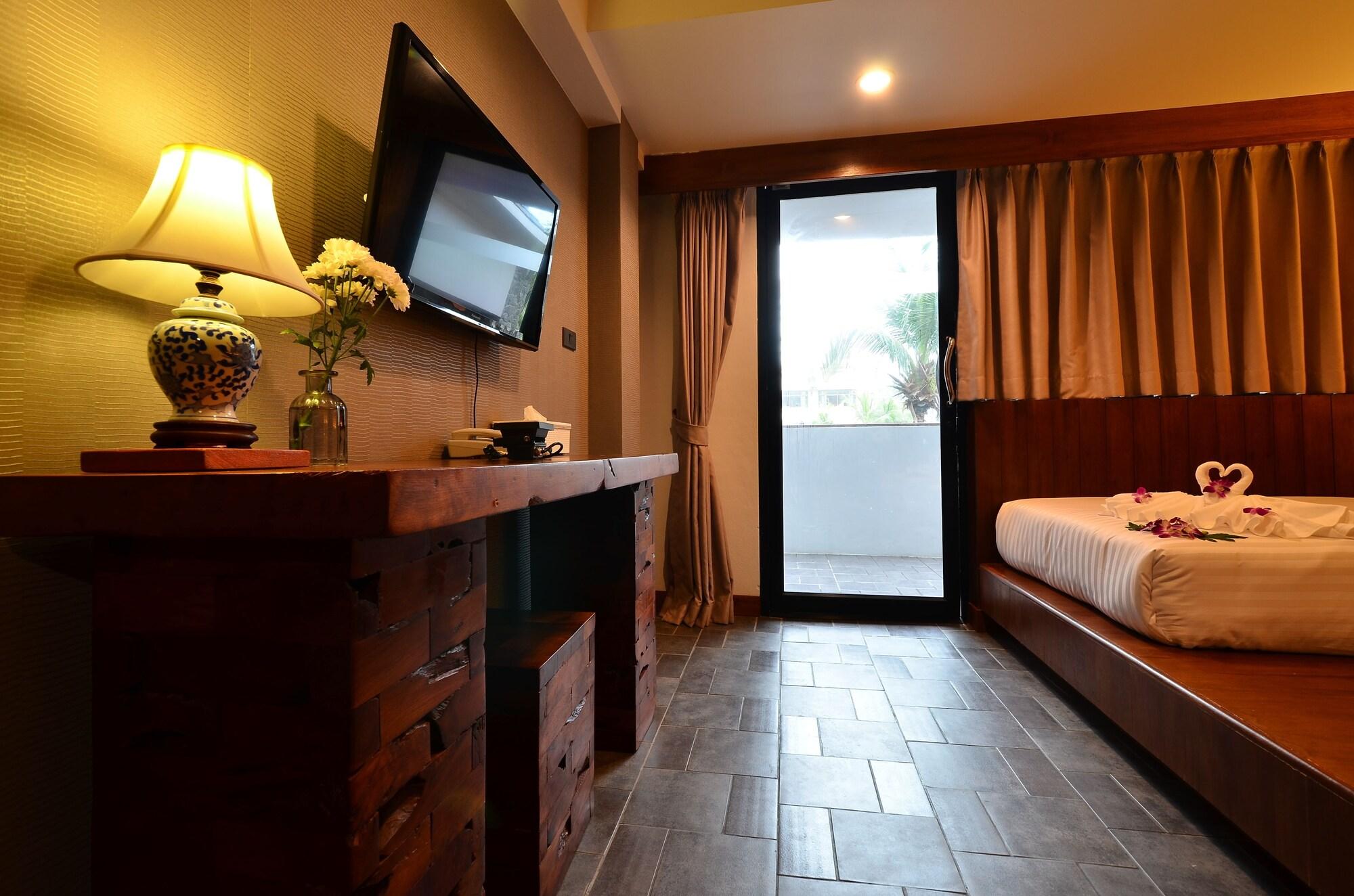 Lap Roi Karon Beachfront By Shanaya Εξωτερικό φωτογραφία
